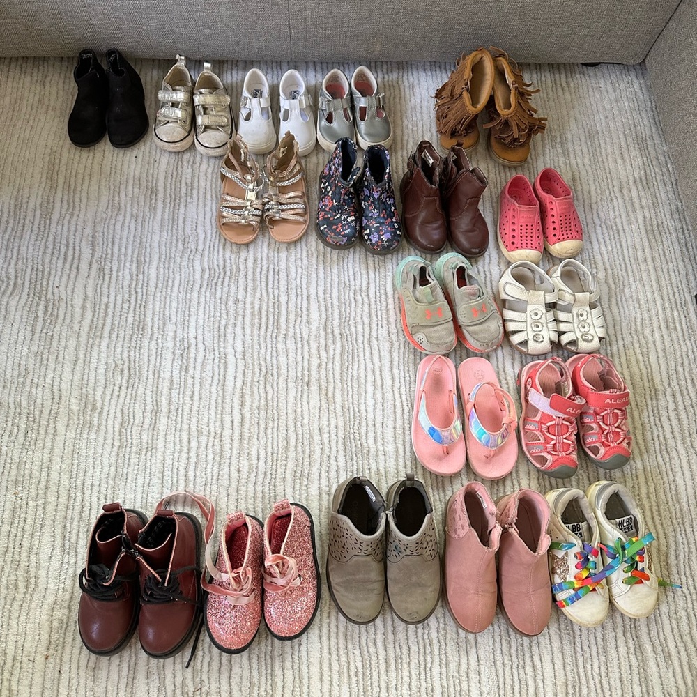 Size 6-10 shoe lot.